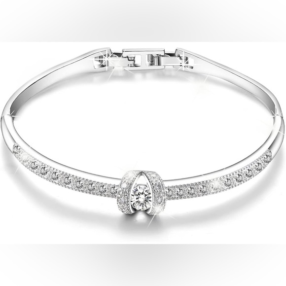 Menton Ezil Jewelry - Menton Ezil - Bangle bracelet with crystals - 7”